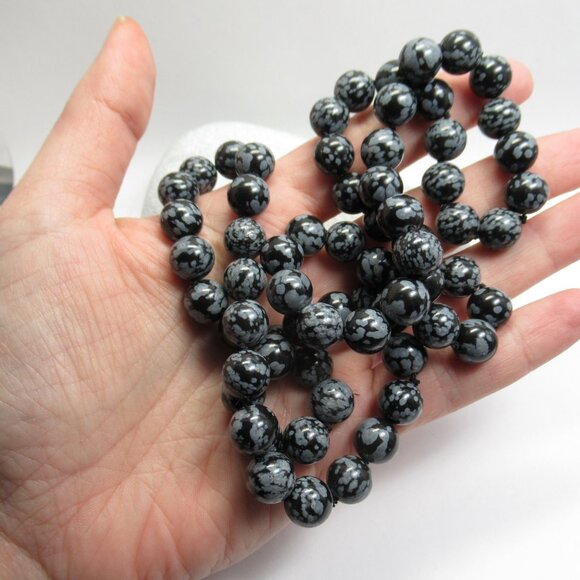 Snowflake Obsidian hand knotted necklace - Picture 4 of 10